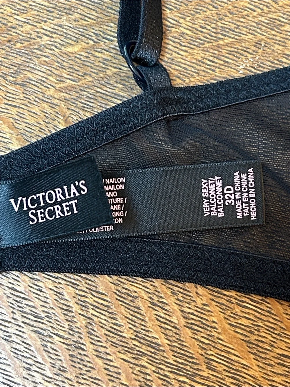 NWOT Victoria's Secret Very Sexy Balconet Black Lace Faux Leather trim Bra 32D